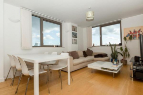 2 Bedroom East London Apartment With Lovely Views